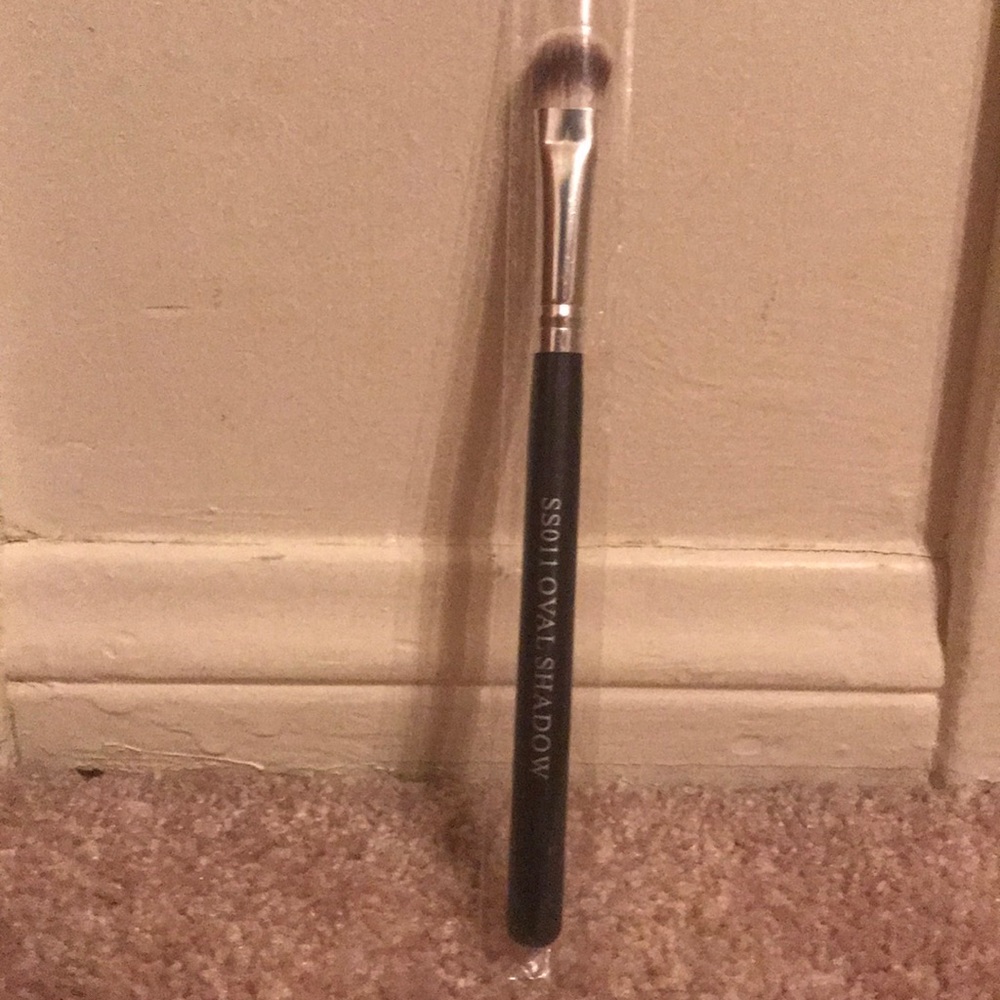 SS011 Oval Shadow Brush